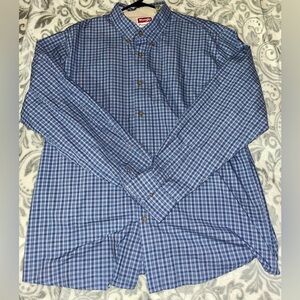 Wrangler Men’s Blue Long Sleeve Button Down Size XL Wrinkle Resistant.